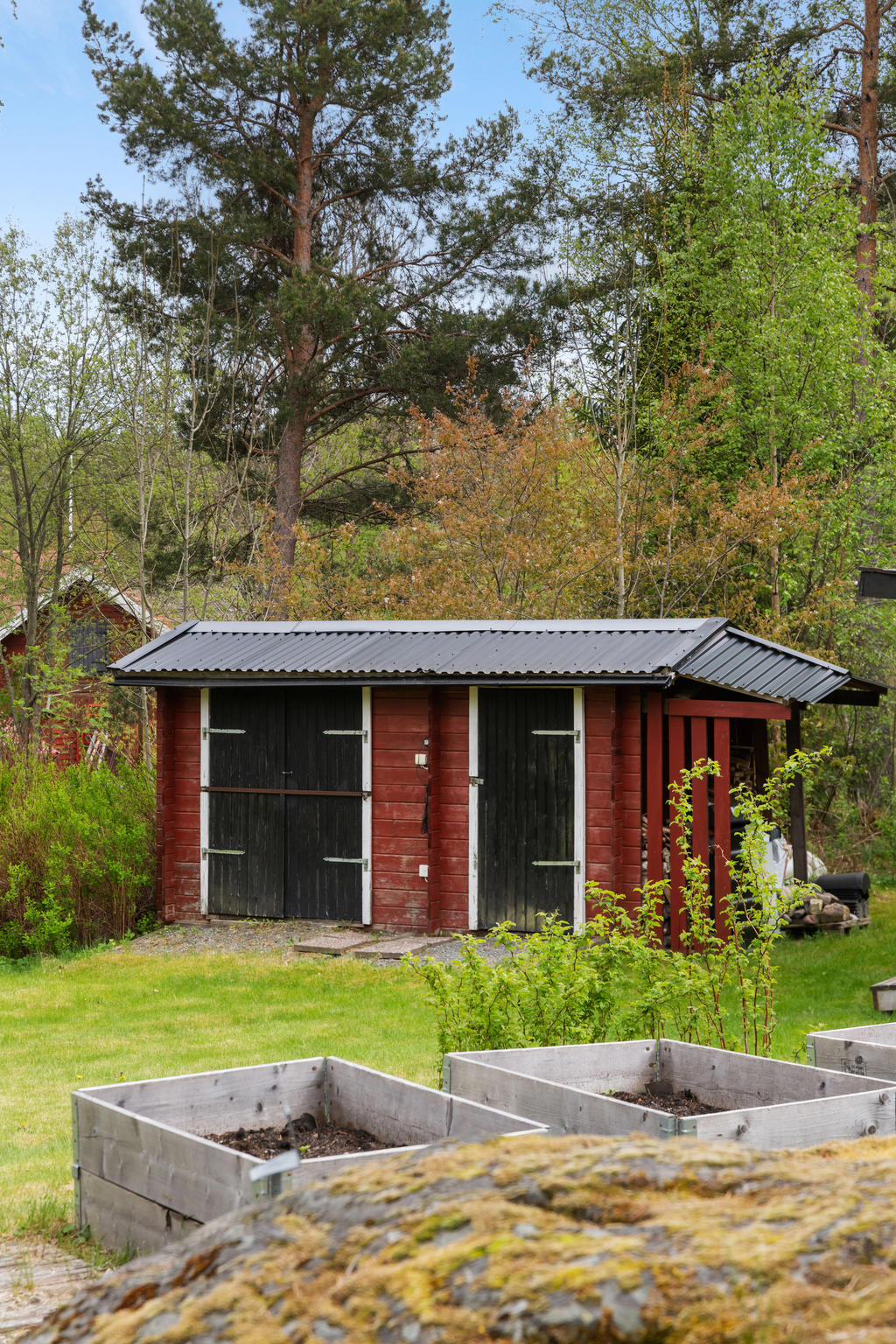 Förråd och odlingslådor