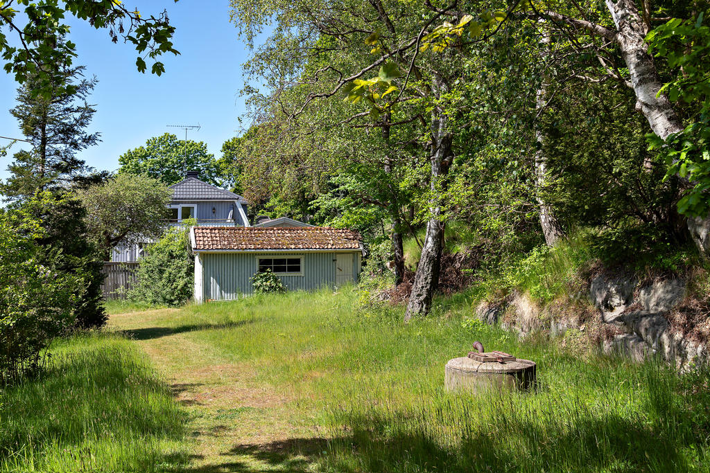 Stor tomt med möjlighet att renovera eller bygga nytt