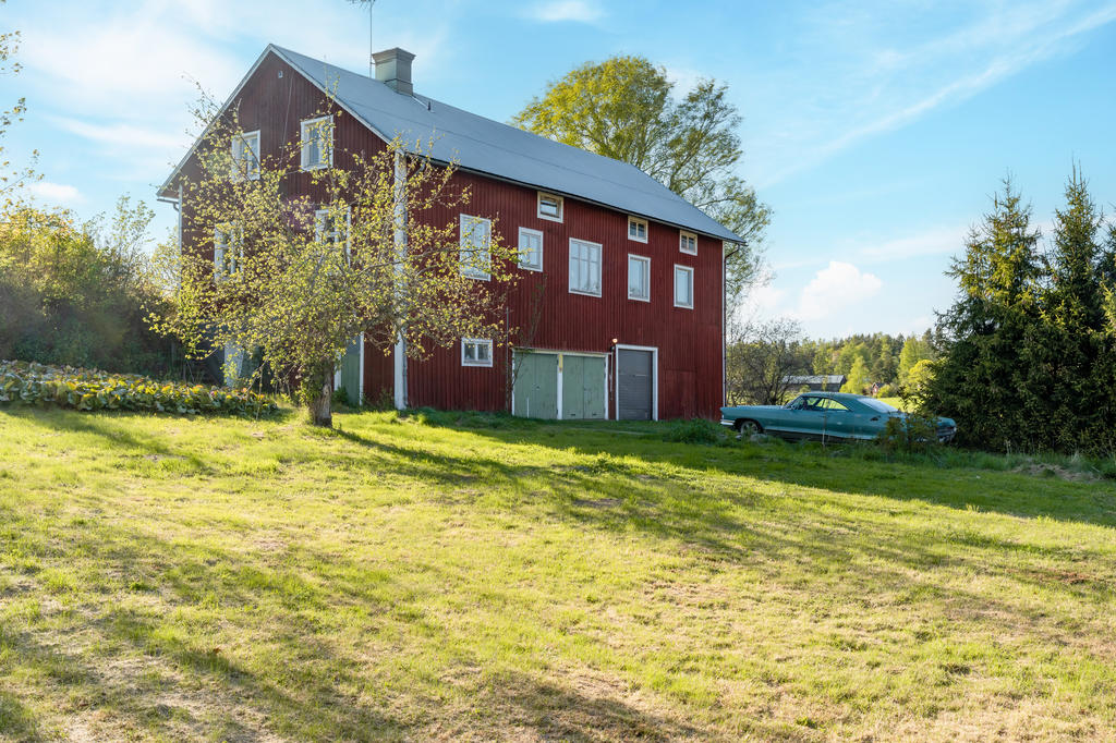 1,5-plansvilla med dubbelgarage/förråd på 88 kvm.