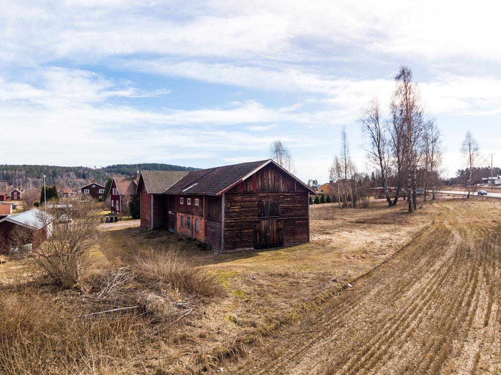 Fastigheten lämpar sig även väl för vidare utveckling med möjlighet att uppföra ytterligare byggnader.