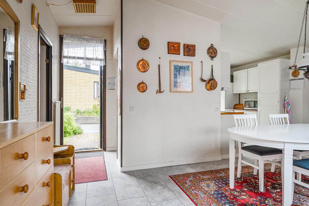 Öppet mellan hall, matplats och kök