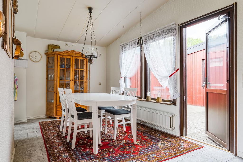 Stor matplats i anslutning till atriumgården