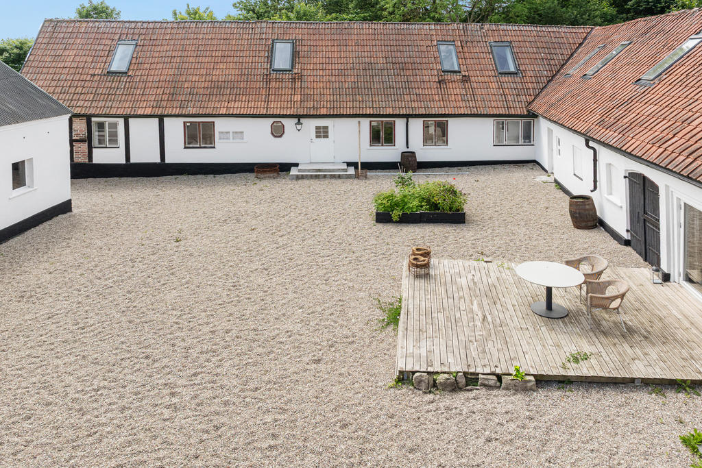 Privat innergård med härlig uteplats