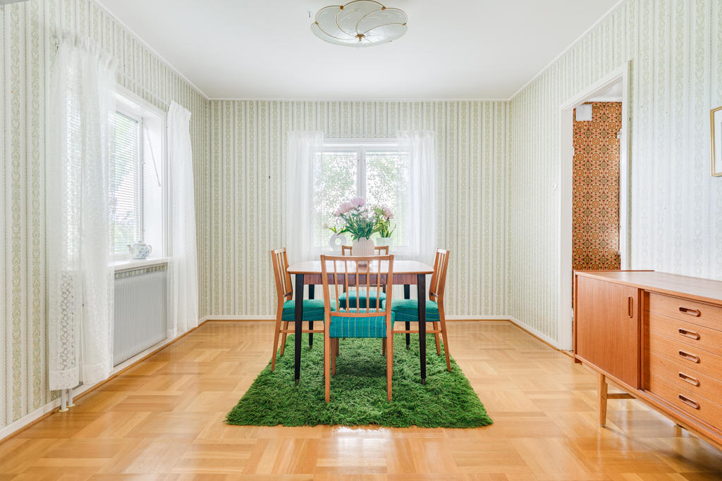 Utrymme finns för en större matgrupp, perfekt för dig som gärna samlar familj och vänner.