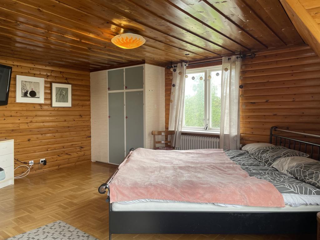 Sovrumsdel i allrum på övre plan