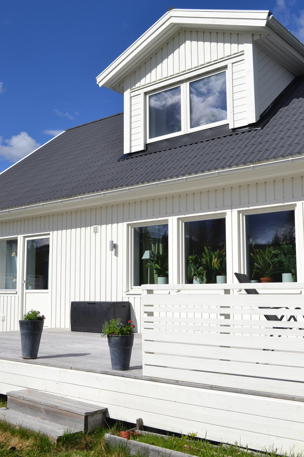 Solig bakgård 