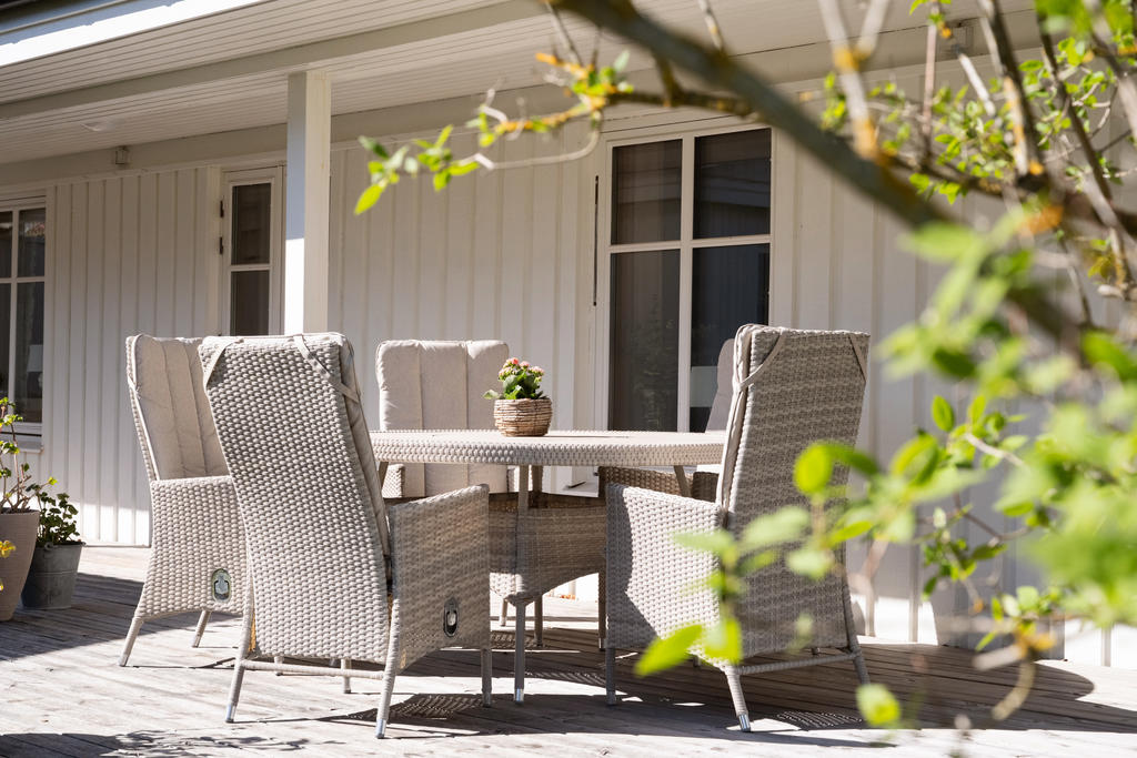 Plats för matbord och grill.