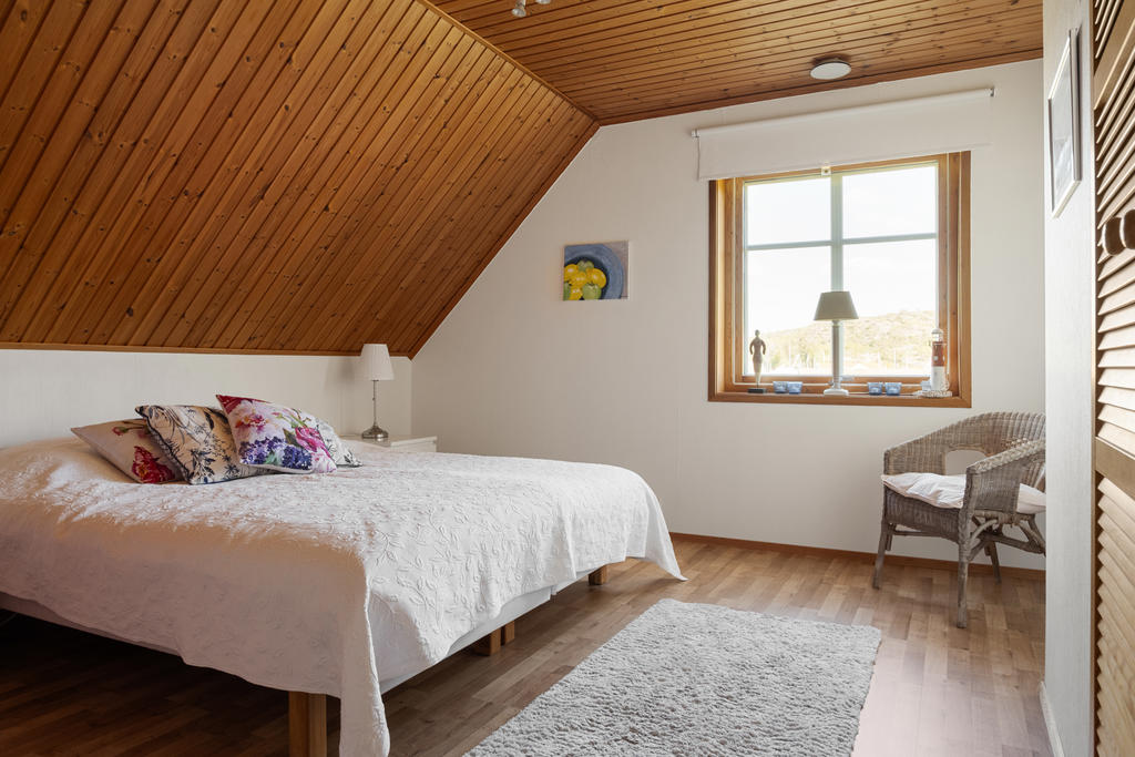 Sovrum 1 övre plan.