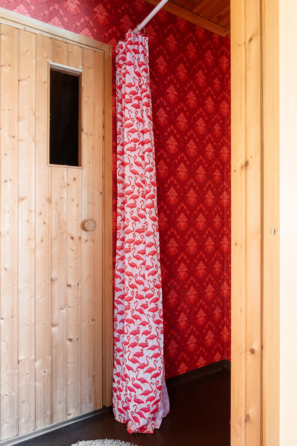 Dusch och bastu på övre plan.