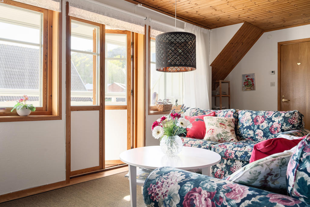 Utgång till balkong från övre plan.