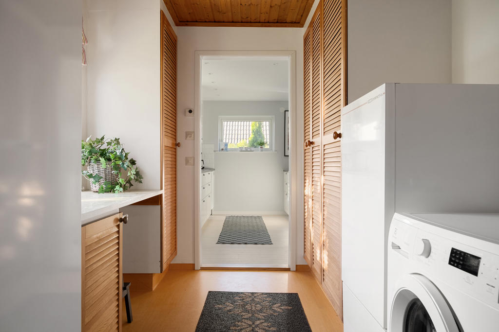 Tavättstuga vy mot köket.