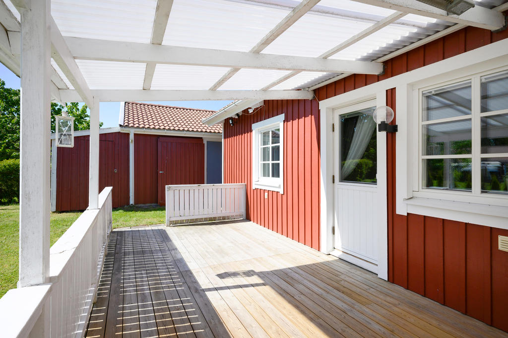 Bostadens altan på baksidan