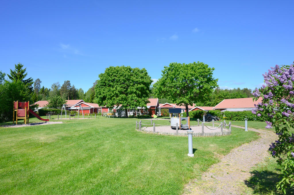 Föreningens lekplats på baksidan