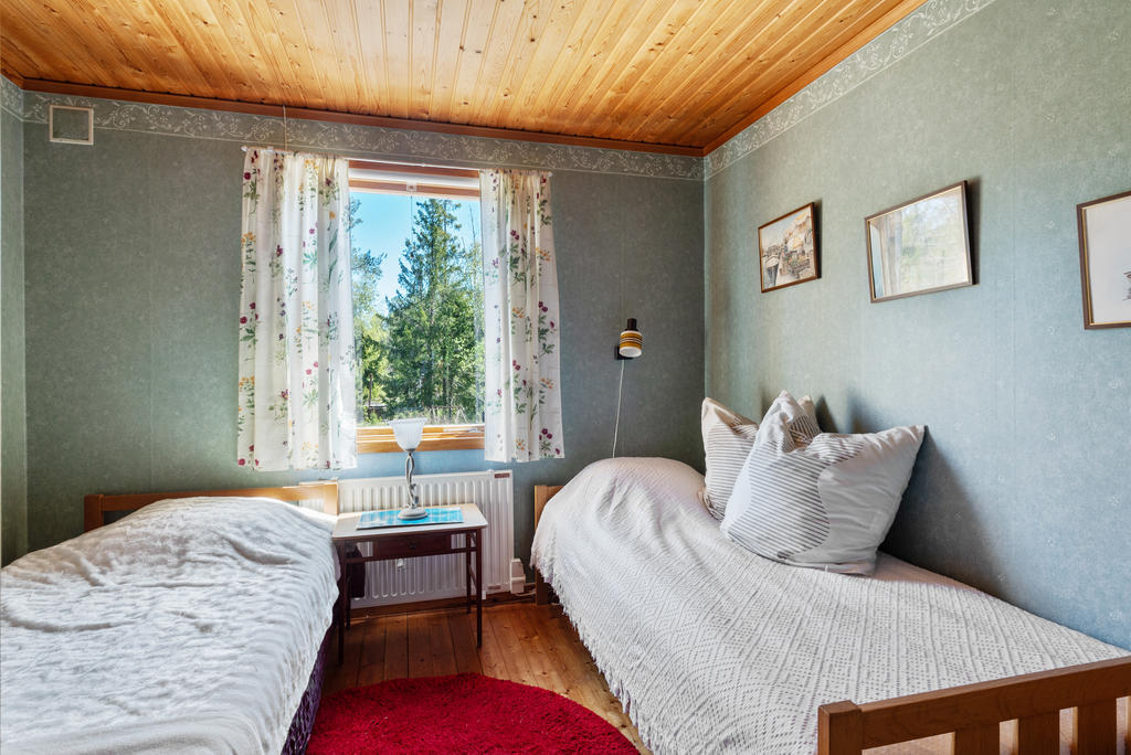 Sovrum 2 med plats för två sängar.