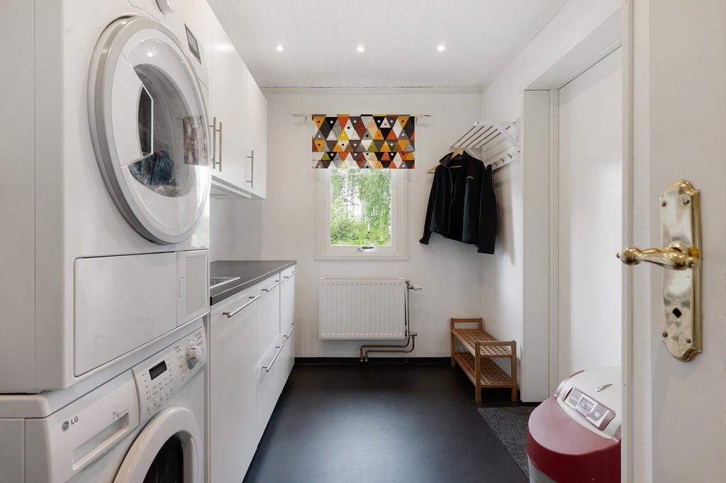 Groventré med tvättstuga