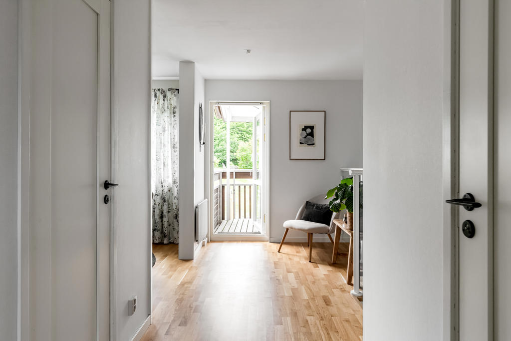 Hall med utgång till balkong 