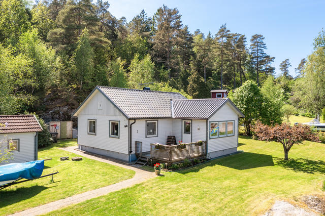 Ett trivsamt hus med en härlig trädgårdstomt!