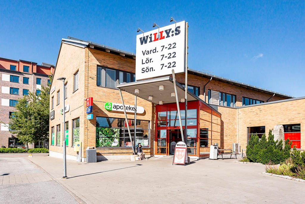 Inom bekvämt avstånd finner ni välsorterade Willys.