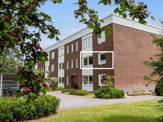 Lägenhet med renoveringsbehov och stor potential i attraktivt läge