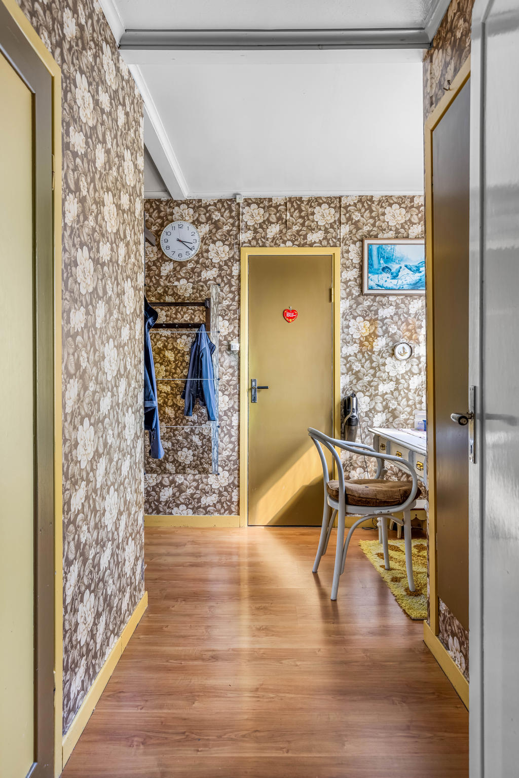Inre hall med plats för skrivbord