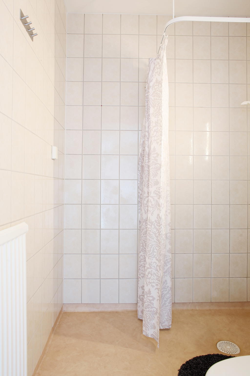 Badrum med plats för tvättmaskin
