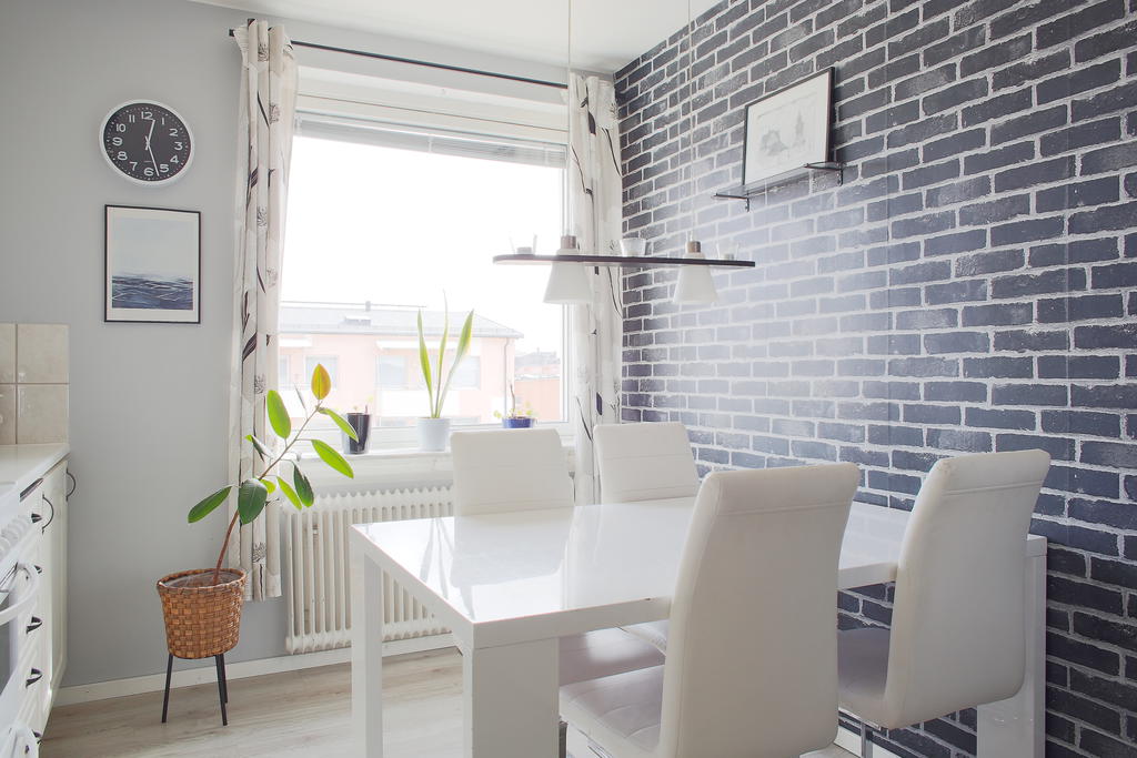 Plats för matbord vid fönstret