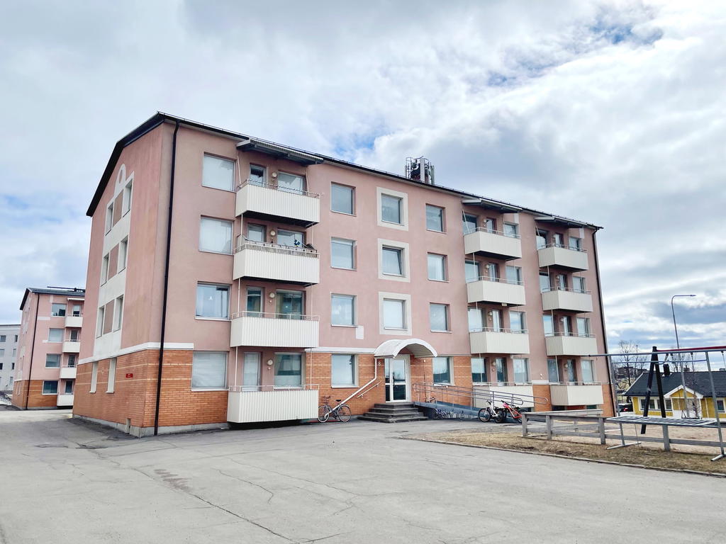 Entré, Porfyrvägen 8