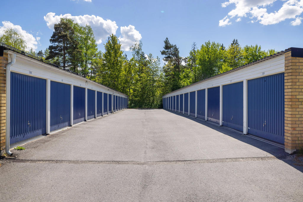 Garageläng, ingår i samfällighetsavgift.