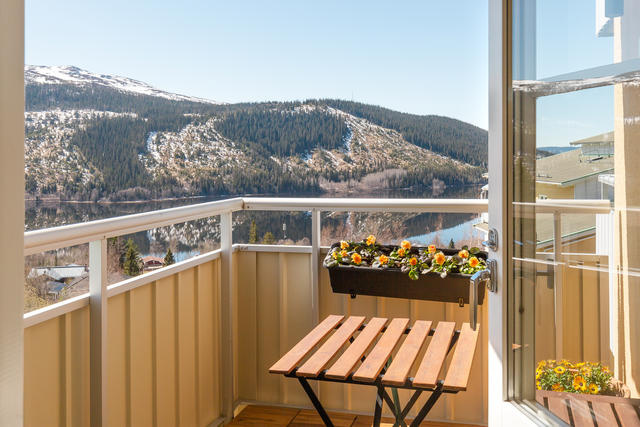 Denna lägenhet erbjuder en svårslagen vy över Åresjön och Renfjällets silhuett.