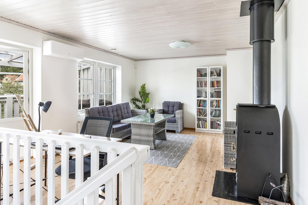 Allrum på övre plan med eldstad