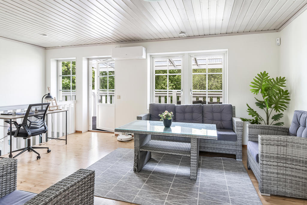 Allrum med utgång till balkong