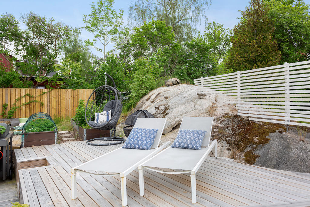 Övre terrassen med soldäck