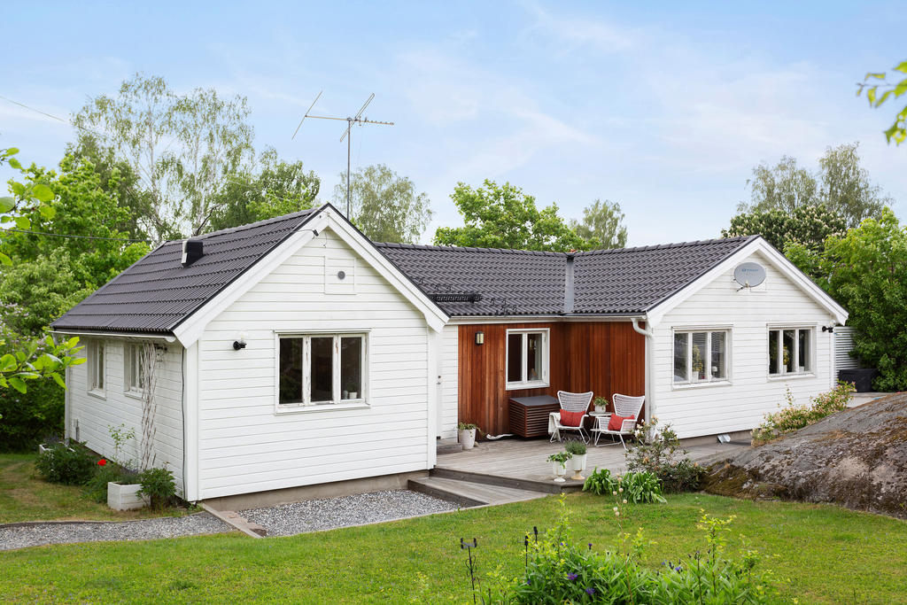 Utbyggnader från originalhuset från 20-talet i etapper har skapat ett ljust och mysigt hem