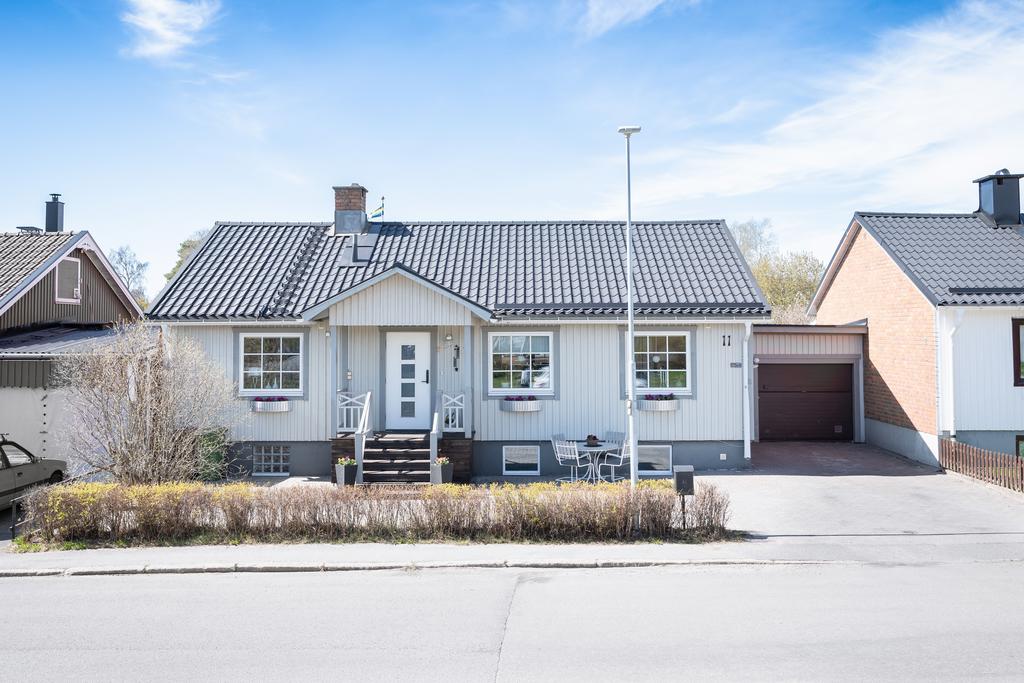 Bredviksvägen 11