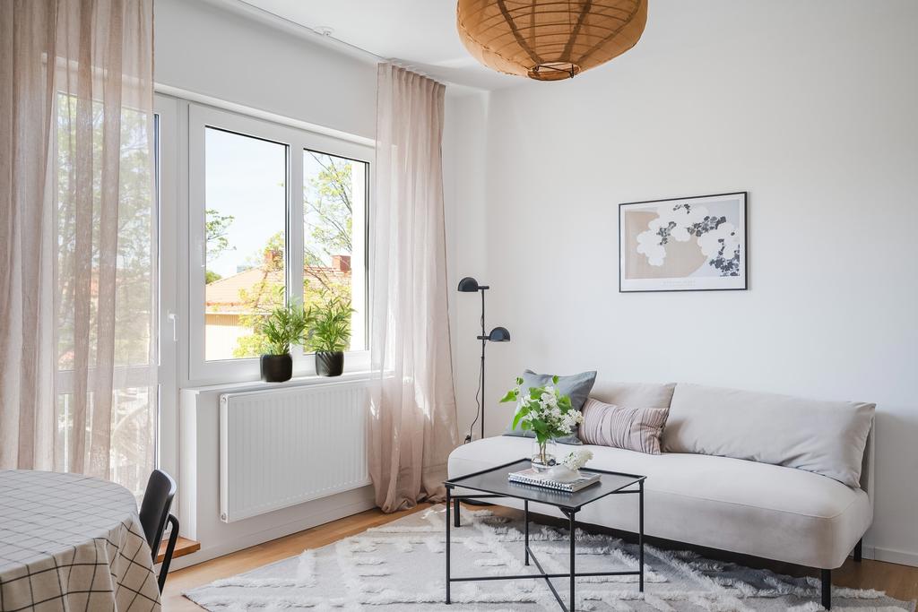 Härligt ljusinsläpp från vardagsrum