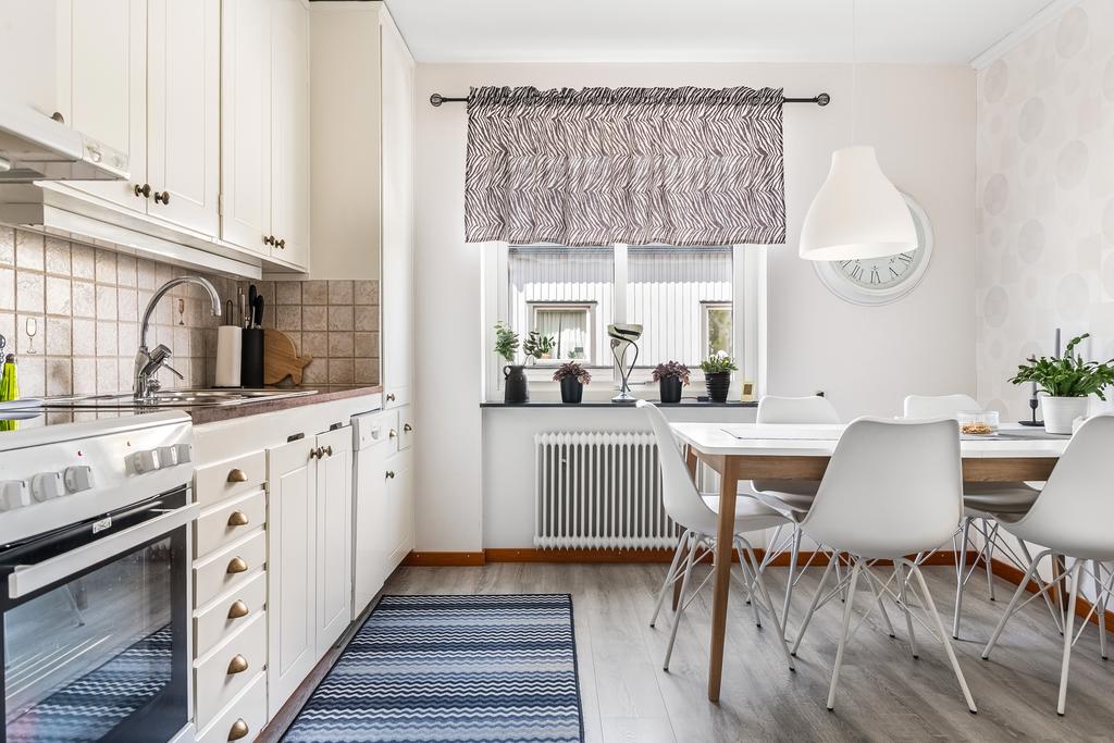 3-rumslägenhet.
Kök med matplats.