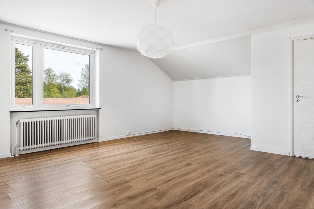Stor 1-rumslägenhet. 
Vindslägenhet.
Allrum/sovrum.
