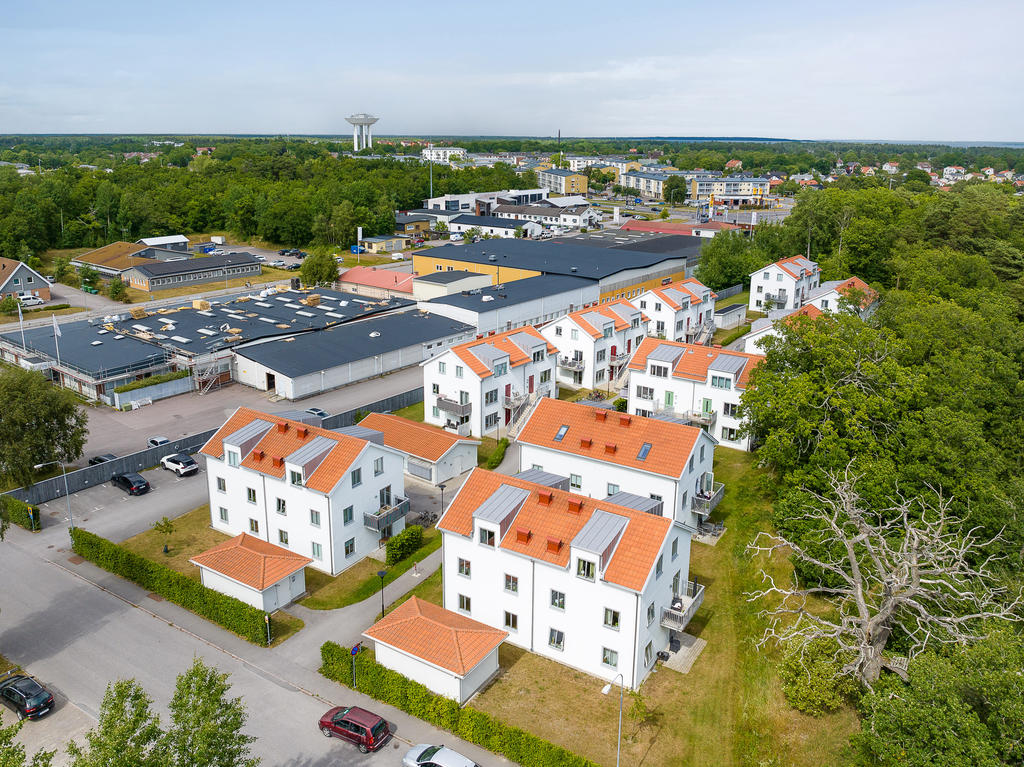 Drönarbild som visar föreningen tio huskroppar
