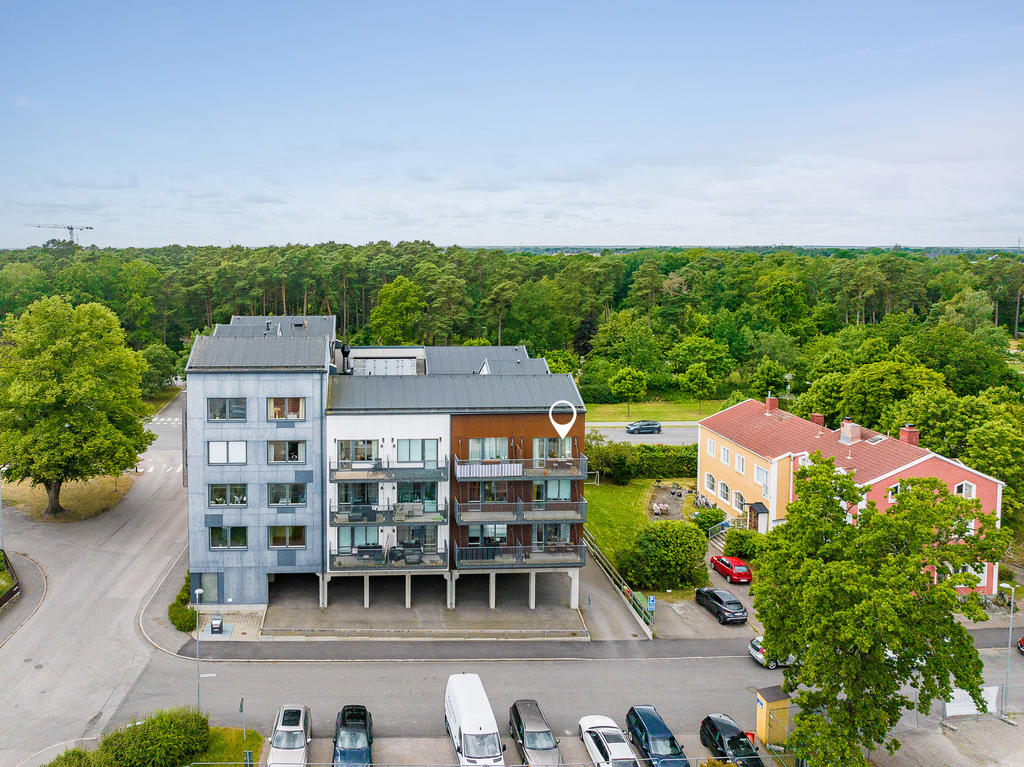 Lägenheten har bästa läget högst upp med gavel