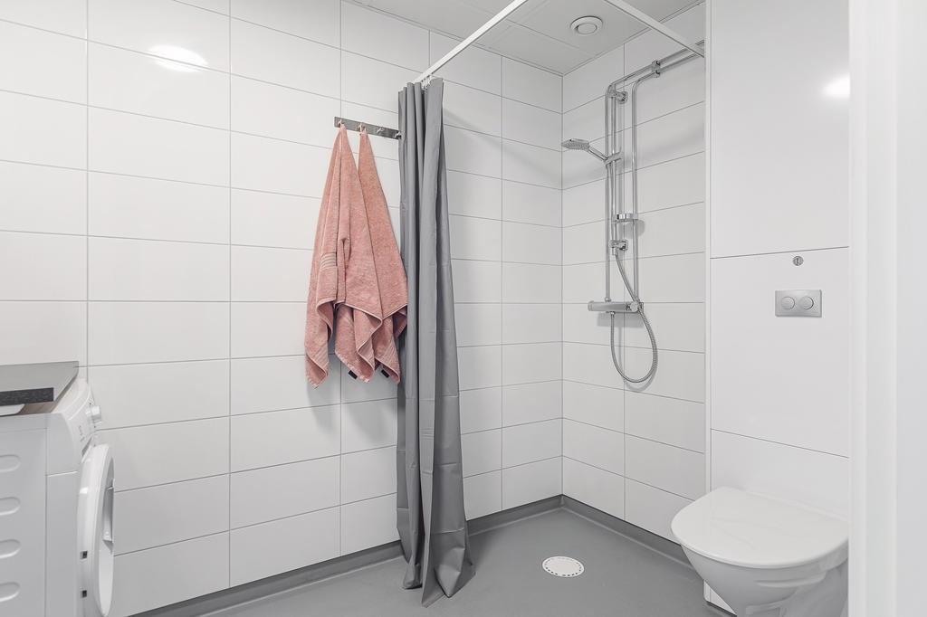 WC & dusch med tvättmaskin