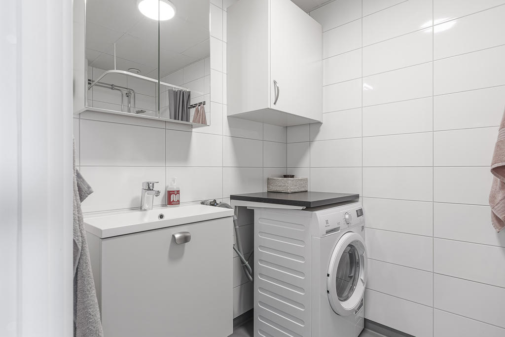 WC & dusch med tvättmaskin