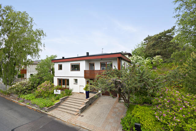 En funkisdröm nära hav och stad. Perfekt för dig med stor familj eller som önskar driva verksamhet hemma