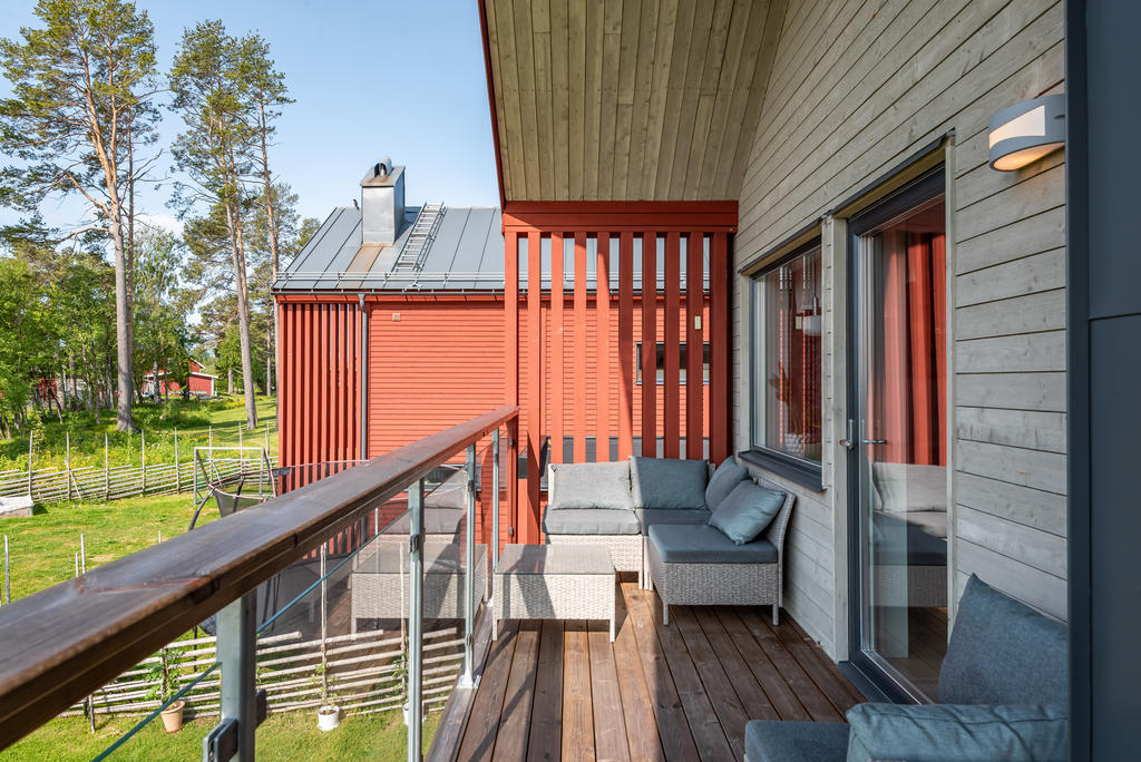Plats för utemöbler på balkongen.