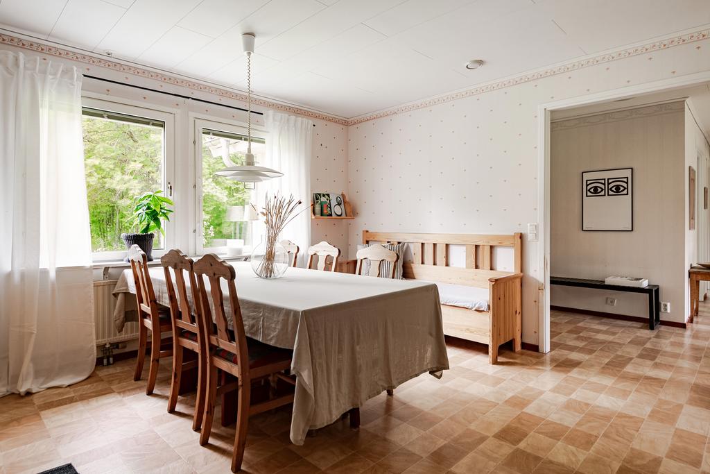 Vy över matplats.