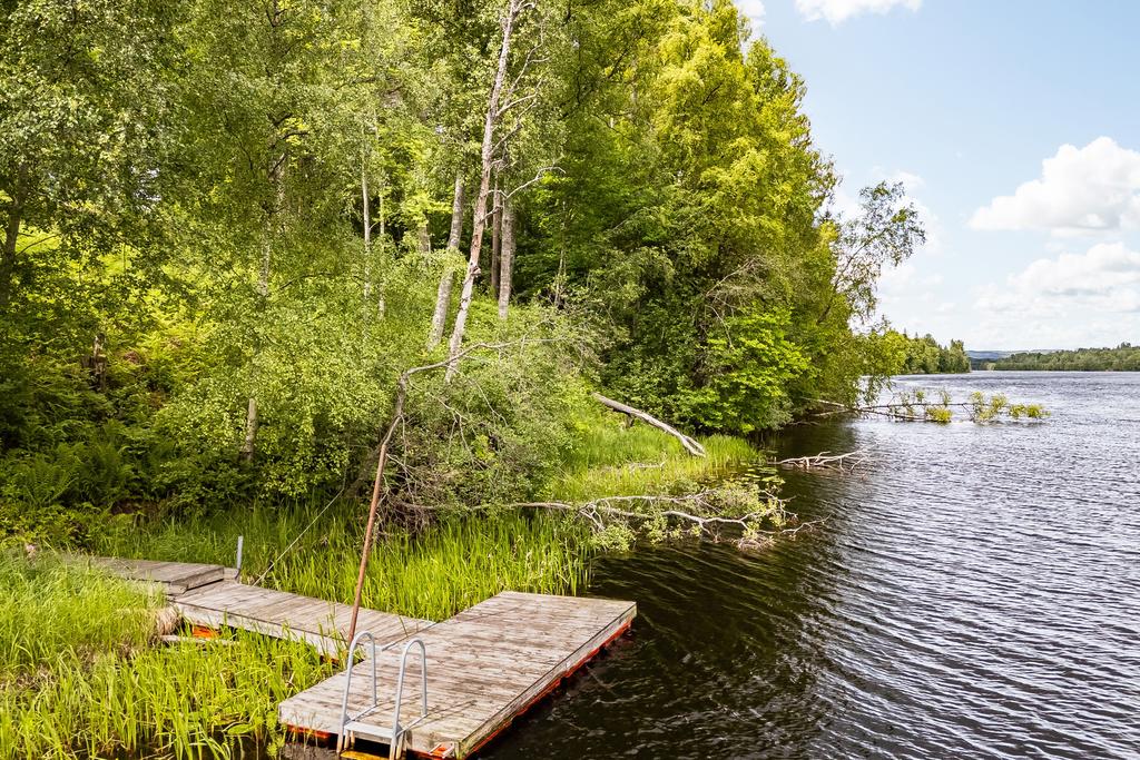 Bryggan vid älven. 