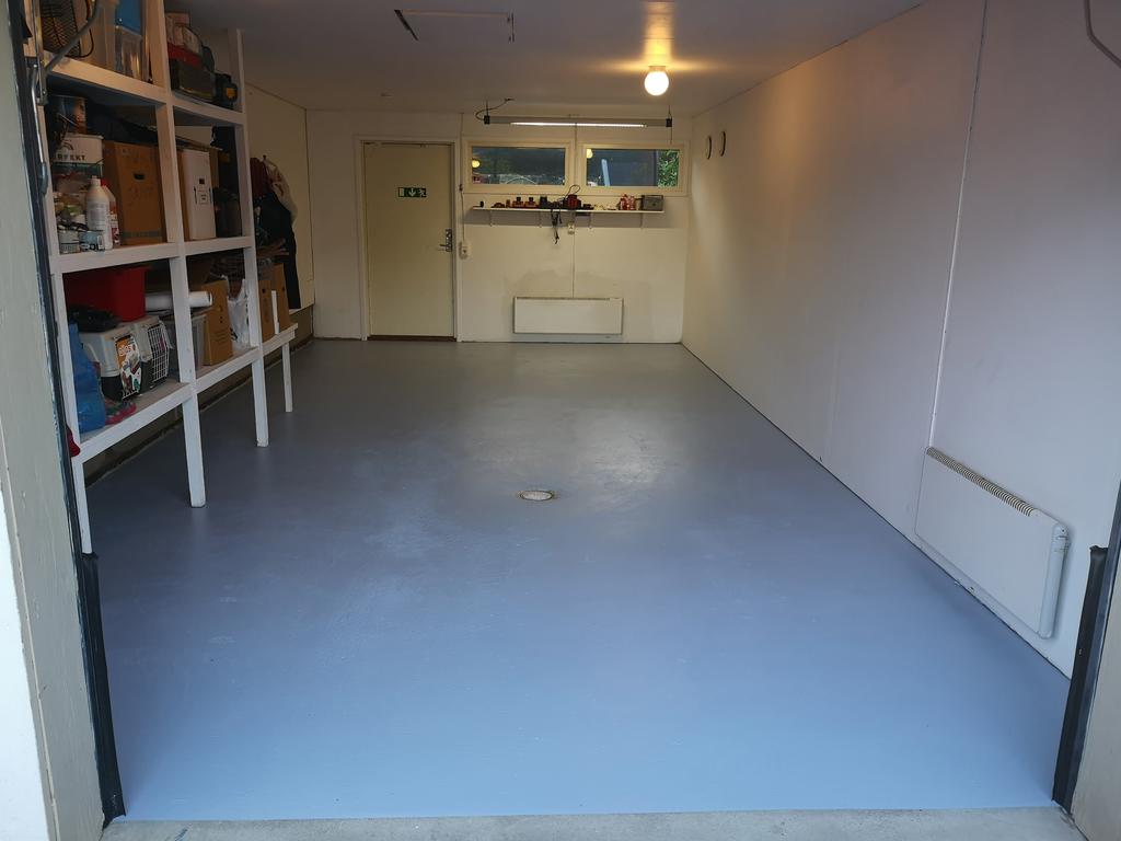 Säljarens bild i garage