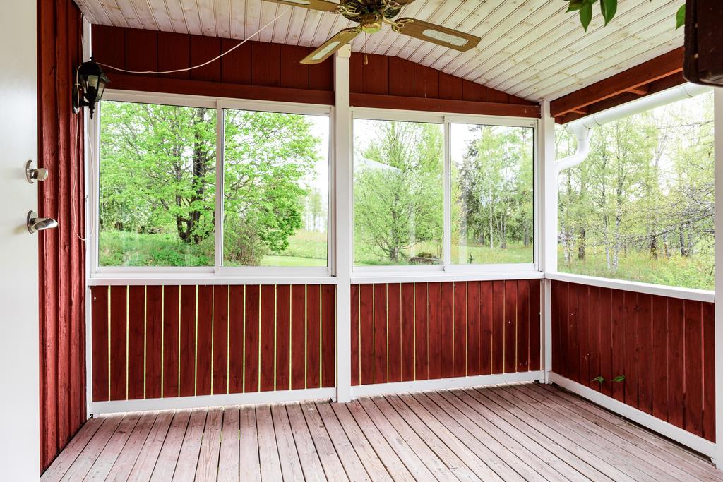 Trevlig inglasad veranda 