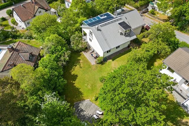 Varmt välkommen till Rönnvägen 16 i Askrike 