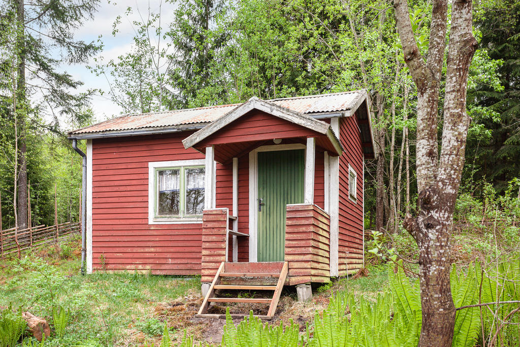 Larssvedsbacken 33, granntomten intill har potential.