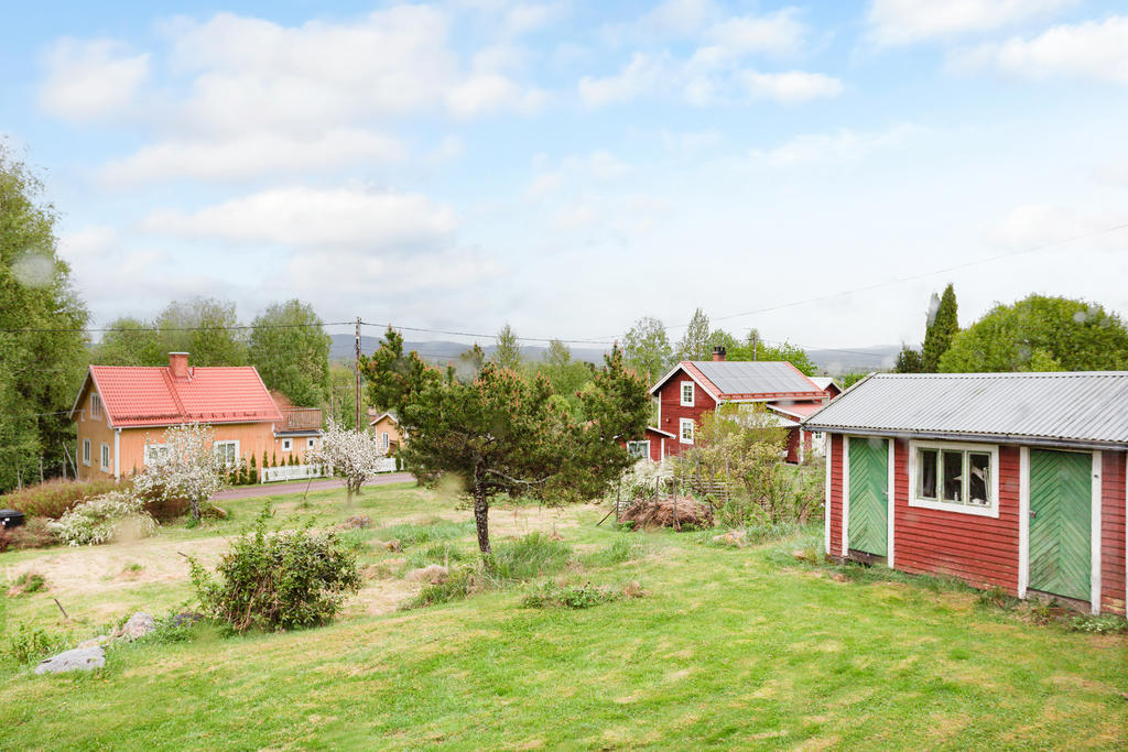 Husen har högt läge på Larssvedsbacken